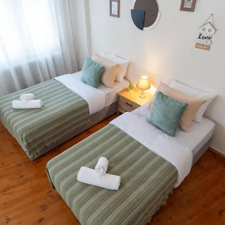 Spacious Modern In The Heart Of Center *