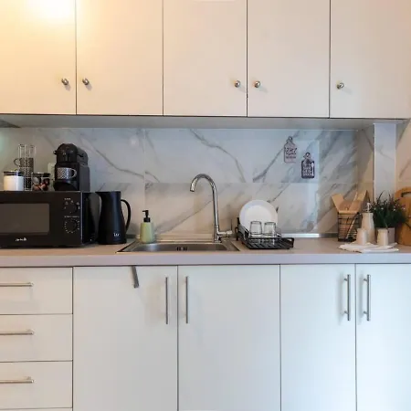 Spacious Modern In The Heart Of Center