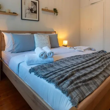 Spacious Modern In The Heart Of Center