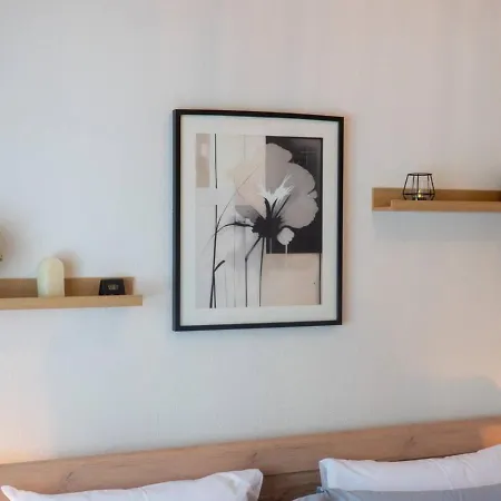 Spacious Modern In The Heart Of Center *