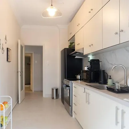 Spacious Modern In The Heart Of Center *