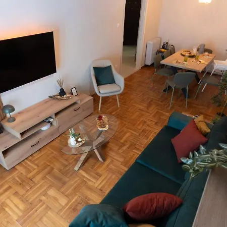 Spacious Modern In The Heart Of Center *