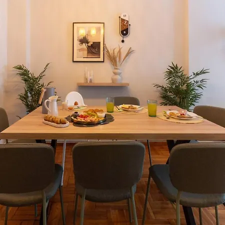Spacious Modern In The Heart Of Center